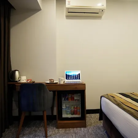 Zalel Laleli Hotell 2*