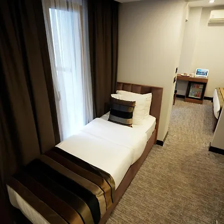 Zalel Laleli Hotell